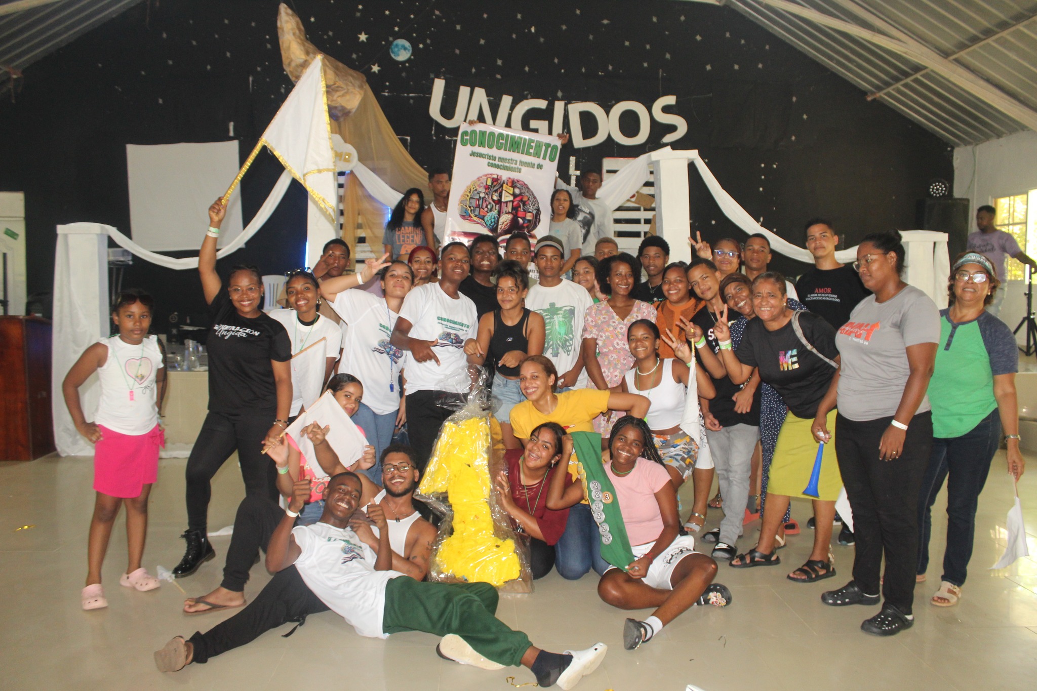 Comunidad de jóvenes unidos en fe